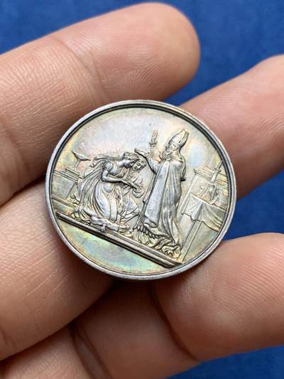 《竞宝斋》第409场 周日，周一，2场连拍 （全场包邮） 法国结婚银章 未刻字 侧面蜜蜂+ARGENT戳记 9.85克 27.3mm 整体五彩漂亮 细节见图