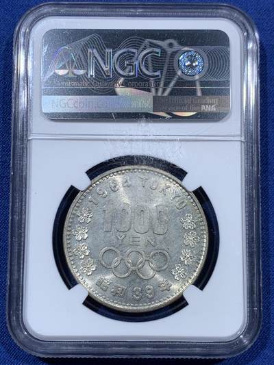 《竞宝斋》第409场 周日，周一，2场连拍 （全场包邮） 两枚一组 NGC MS65 日本1964年奥运银币 状态都很不错 近期银价飞涨 盒子币几乎没有溢价了 性价比很高
