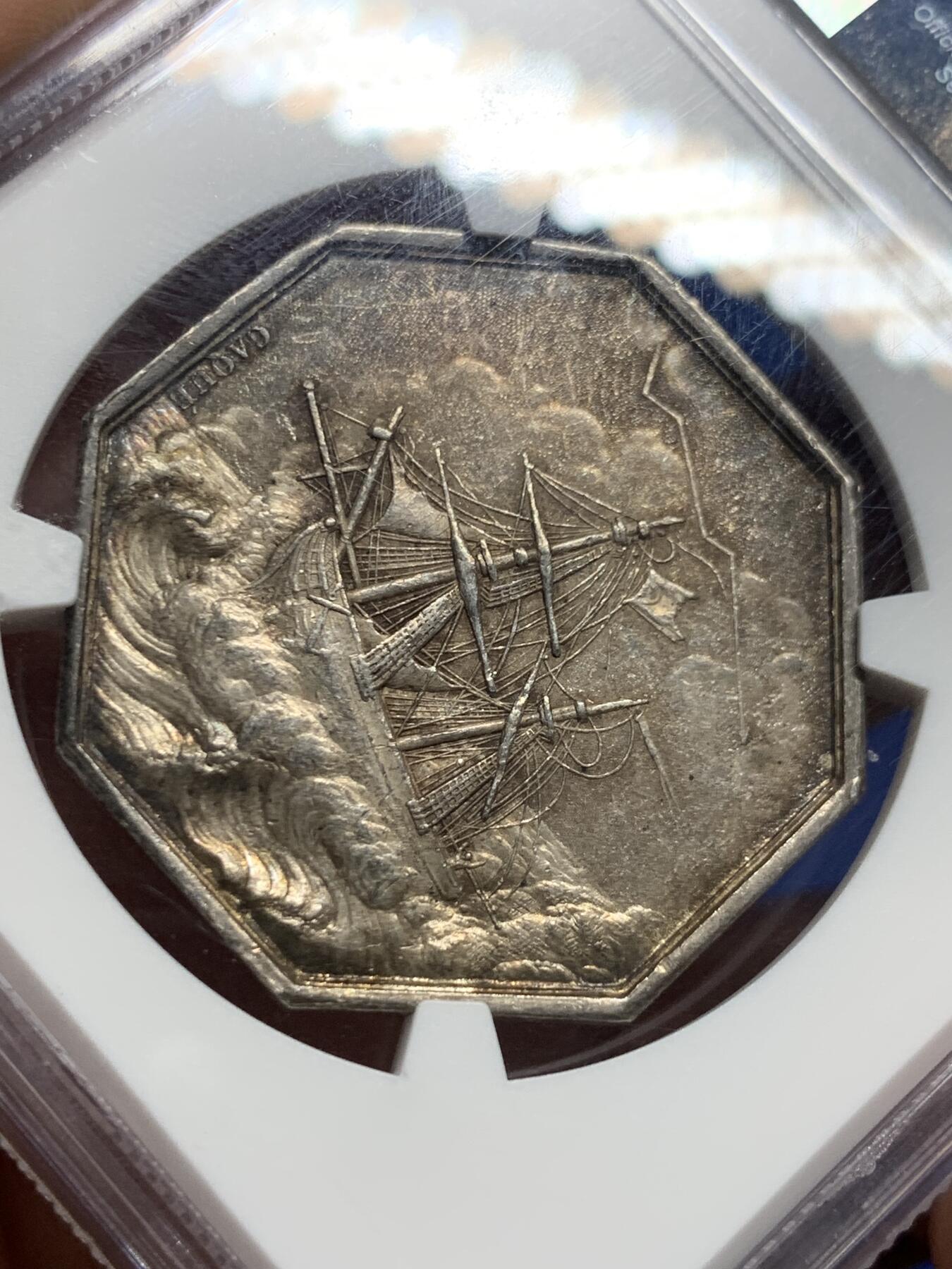 《竞宝斋》第409场 周日，周一，2场连拍 （全场包邮） NGC AU58 法国1832-1841年海洋保险公司海妖八角银质代用币银章 油灯边铭 新版法国八角代用币目录封面同款
