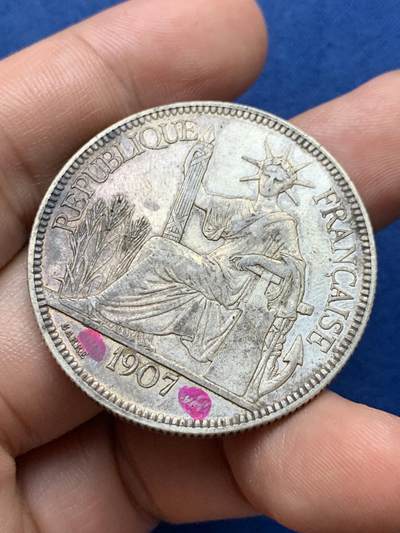 《竞宝斋》第409场 周日，周一，2场连拍 （全场包邮） 法属印支坐洋，1907A版，巴黎厂造，打制非常棒，人物脸，字口都不错，正面带老紫墨印，背面黑墨。细节见图