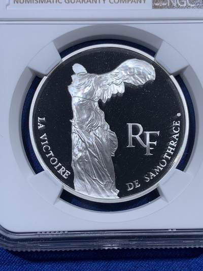 《竞宝斋》第409场 周日，周一，2场连拍 （全场包邮） NGC PF69UC 法国1993年卢浮宫系列-色雷斯的胜利女神精制纪念银币-100法郎精制纪念银币-10法郎（900银，37MM币径，发行量2万枚）