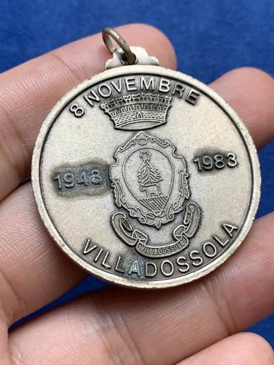 《竞宝斋》第409场 周日，周一，2场连拍 （全场包邮） 1943-1983游击队40周年纪念章 27克 40.6mm