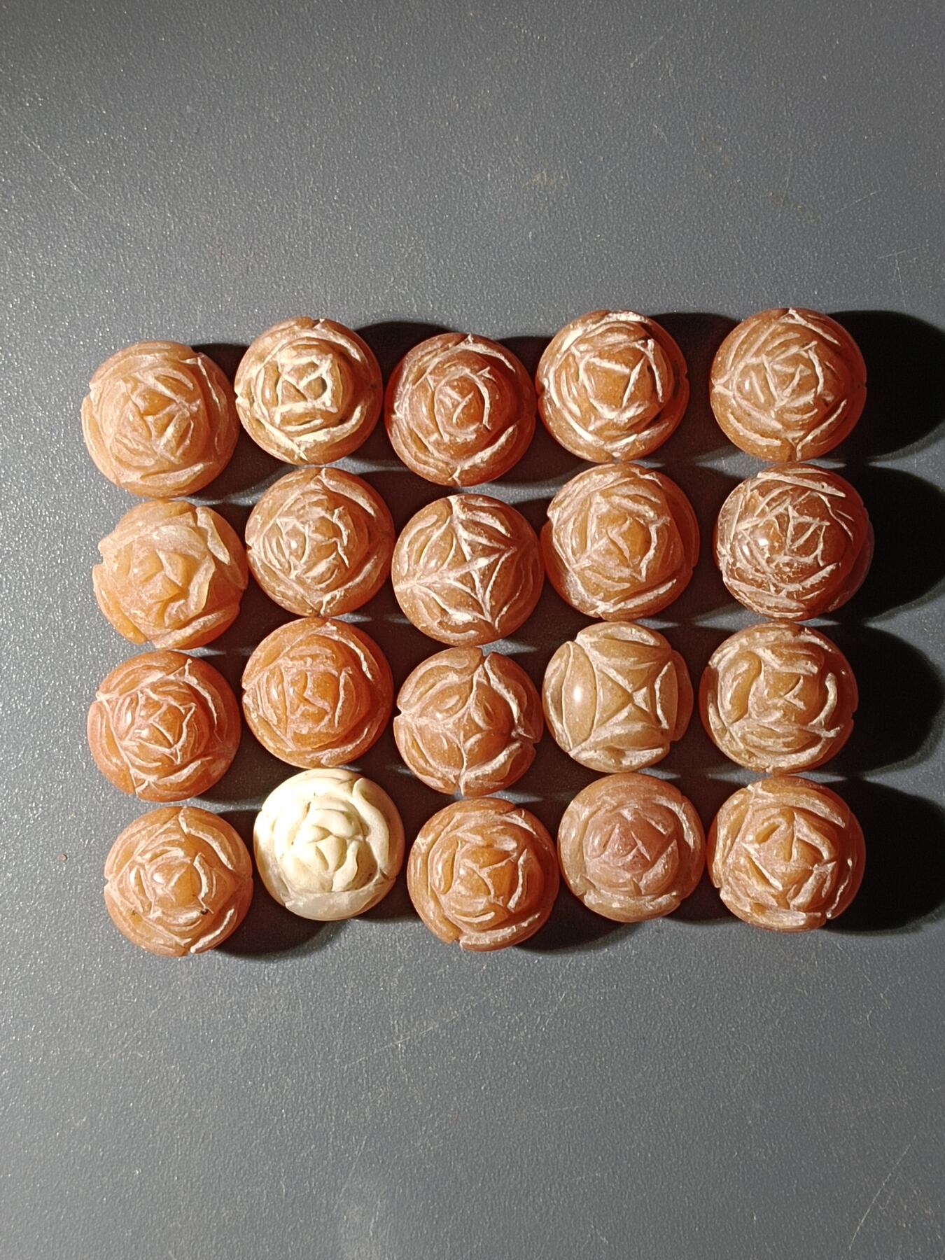 67期回流戒指饰品杂件纪念章丝路钱币专场 A2金丝玉扣子