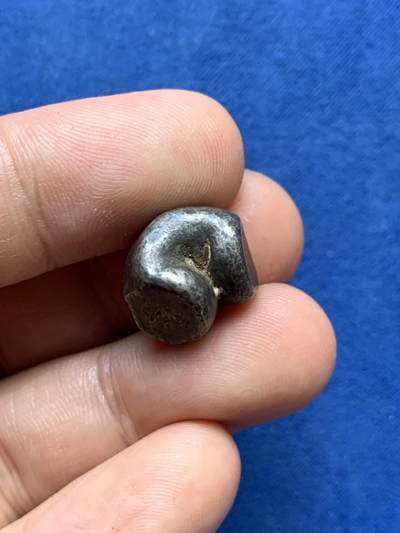 《竞宝斋》第409场 周日，周一，2场连拍 （全场包邮） 泰国18世纪子弹银屁股锭 1泰铢 15g 拉玛四世/五世