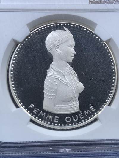 《竞宝斋》第409场 周日，周一，2场连拍 （全场包邮） NGC PF66UC 1971年达荷美（贝宁共和国）独立十周年维梅河土著女孩500法郎精制纪念银币（珍稀币种！限量550枚，999纯银，25.5克，币径40MM）