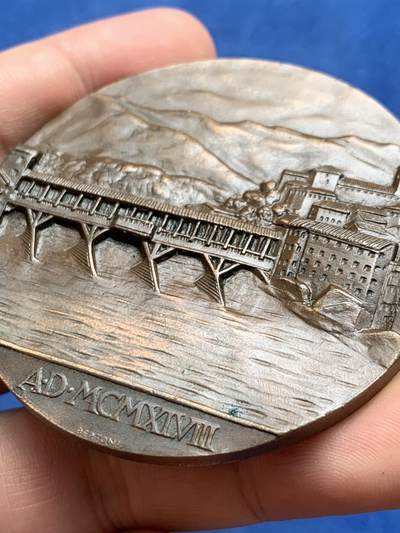 《竞宝斋》第409场 周日，周一，2场连拍 （全场包邮） 意大利 重建巴萨诺德尔格拉帕的阿尔皮尼桥 景观大铜章 81.8克 59.8mm