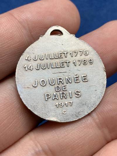 《竞宝斋》第409场 周日，周一，2场连拍 （全场包邮） 美法双头像纪念章 7.9克 27.9mm