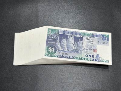 《外钞收藏家》第五百五十八期（本期以精品评级币为主）（本平台长期征集拍品、欢迎藏友们联系合作） - 新加坡船版1元 标准100连号 UNC- 品相如图