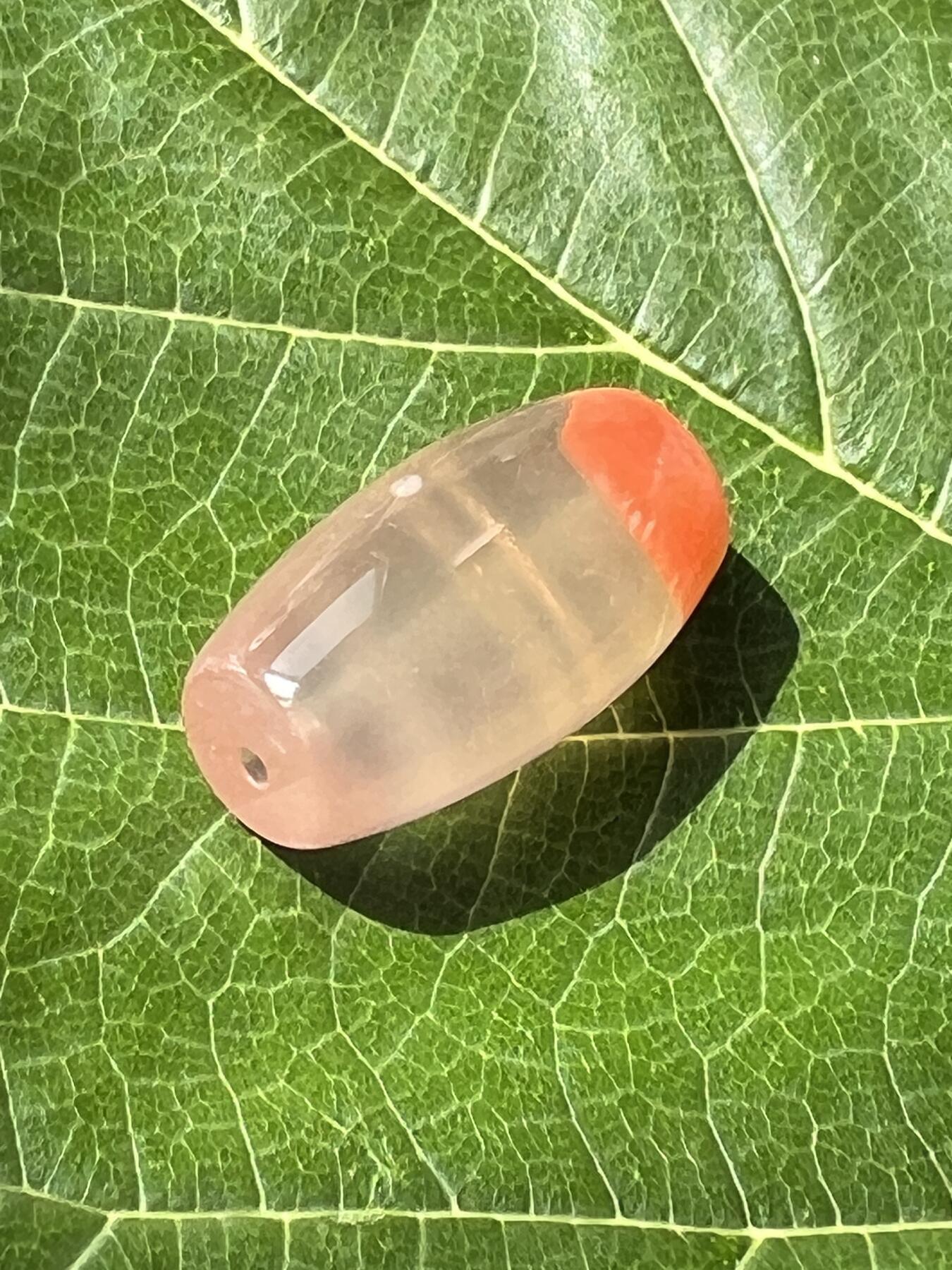 零元拍：南红玛瑙桶珠，约7克，24/18MM，颜色以实物为准。拍到的再送一斤南红鱼缸料，只多不少