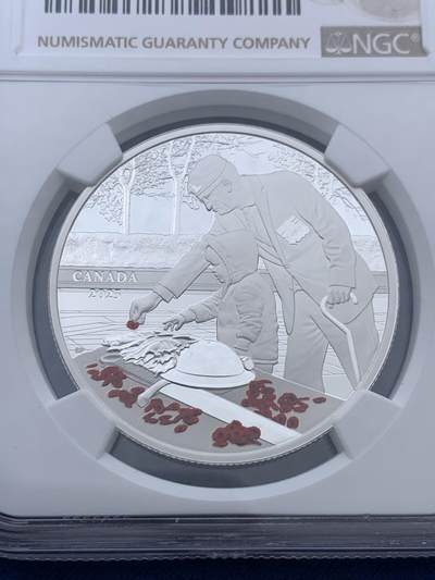 《竞宝斋》第409场 周日，周一，2场连拍 （全场包邮） NGC PF70UC 加拿大2023年荣军日彩色精制纪念银币-20加元（999纯银，38MM币径，盒证齐全，发行量7500枚）