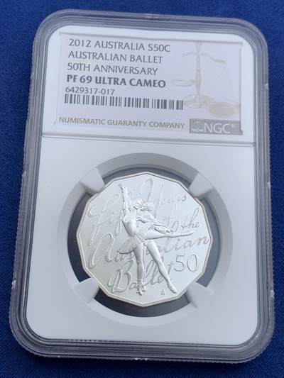 《竞宝斋》第409场 周日，周一，2场连拍 （全场包邮） NGC PF69UC 澳大利亚2012年发行芭蕾舞团成立50周年50分精制纪念银币（天鹅绒缎面配钢琴烤漆木盒，高雅精致的天鹅舞纪念银币，限量发行五千枚，克重18.24，925银，币径31.5MM）