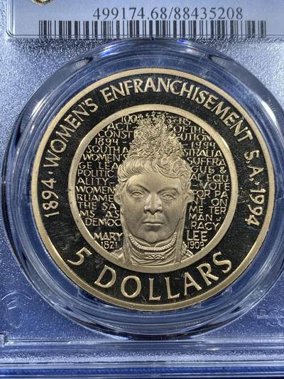 《竞宝斋》第409场 周日，周一，2场连拍 （全场包邮） PCGS PR68DCAM 高分 少见纪念币品种 1994澳大利亚5澳元 纪念女性选举权100周年 底板干净 浮雕感极强 黄铜币保存不易 喜欢澳洲的不要错过了