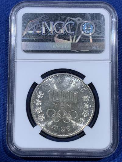 《竞宝斋》第409场 周日，周一，2场连拍 （全场包邮） 两枚一组 NGC MS65 日本1964年奥运银币 状态都很不错 近期银价飞涨 盒子币几乎没有溢价了 性价比很高