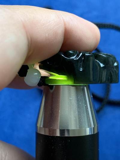 《竞宝斋》第409场 周日，周一，2场连拍 （全场包邮） 黑青玉貔貅挂饰 长宽高：39.2*22*12.4mm 带绳总重约24.4克 品种细节见图