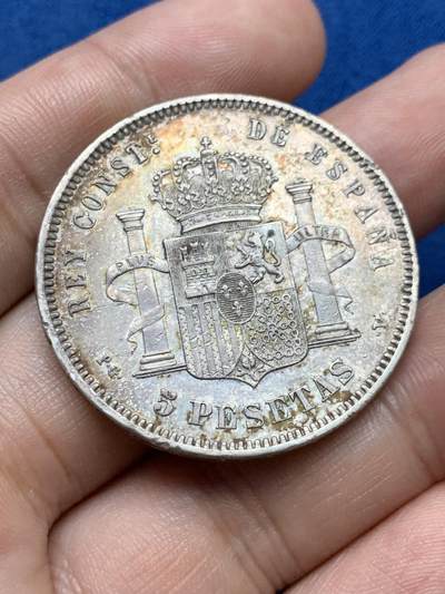 《竞宝斋》第409场 周日，周一，2场连拍 （全场包邮） 西班牙1894年阿方索十三世爆炸头5比塞塔银币，900银，25g，直径37毫米。带淡彩包浆，阿方索三个板式中最少的一种。