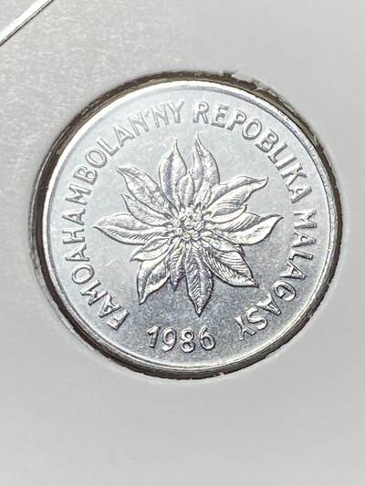 2025年第八十场(总第一百零六场）外国好品散币(免佣金) 原光好品–马达加斯加🇲🇬1986年1法郎(共和国时期第一套，丰饶角加海豚标)