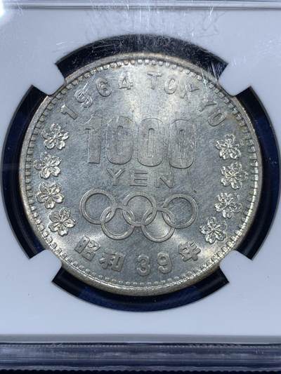 《竞宝斋》第409场 周日，周一，2场连拍 （全场包邮） 两枚一组 NGC MS65 日本1964年奥运银币 状态都很不错 近期银价飞涨 盒子币几乎没有溢价了 性价比很高