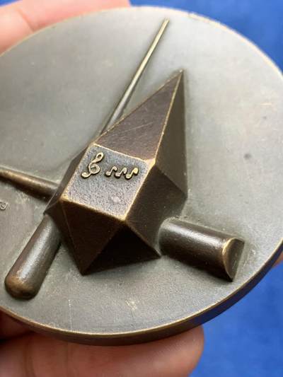 《竞宝斋》第409场 周日，周一，2场连拍 （全场包邮） 法国大铜章 直径67.7mm 重量210g 超高浮雕 品相如图