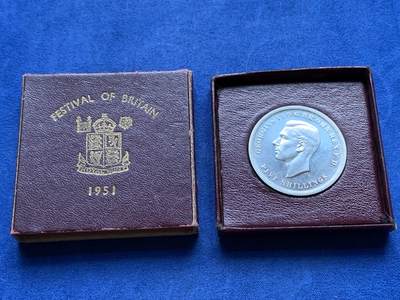 《竞宝斋》第409场 周日，周一，2场连拍 （全场包邮） 英国1951镍马剑乔治六世克朗 带红色原盒