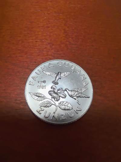 长老汇蛇年精选第三十七场拍卖 - 1981古巴动物之蜂鸟5比索银币，错版币，背后铸裂