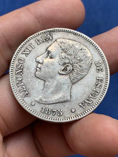 《竞宝斋》第409场 周日，周一，2场连拍 （全场包邮） 西班牙1875年阿方索十二世 青年版 5比塞塔双柱银币 只发行了两年 状态好