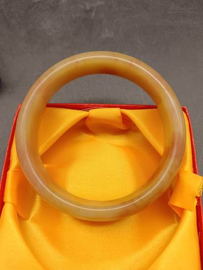 67期回流戒指饰品杂件纪念章丝路钱币专场 - 和田玉手镯