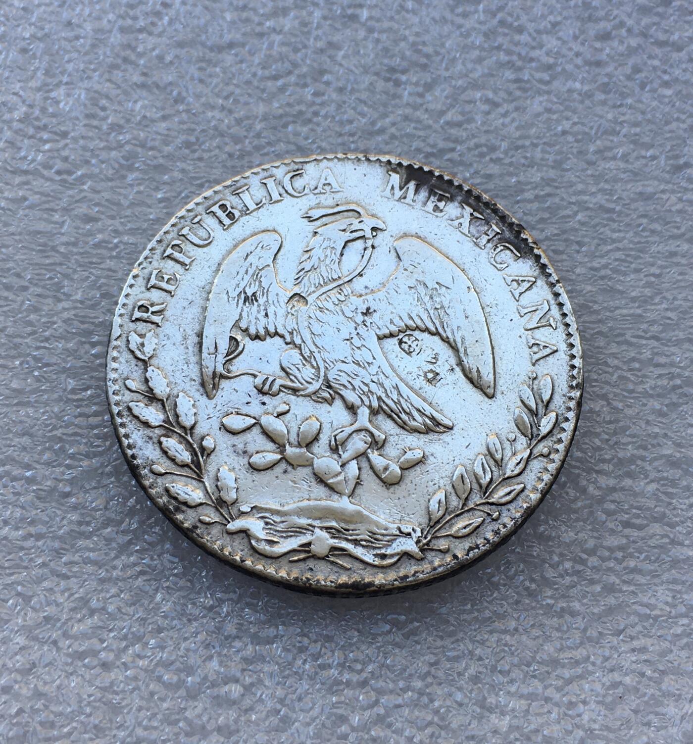 世界钱币专场拍卖 墨西哥1881年花边鹰洋8瑞尔银币 