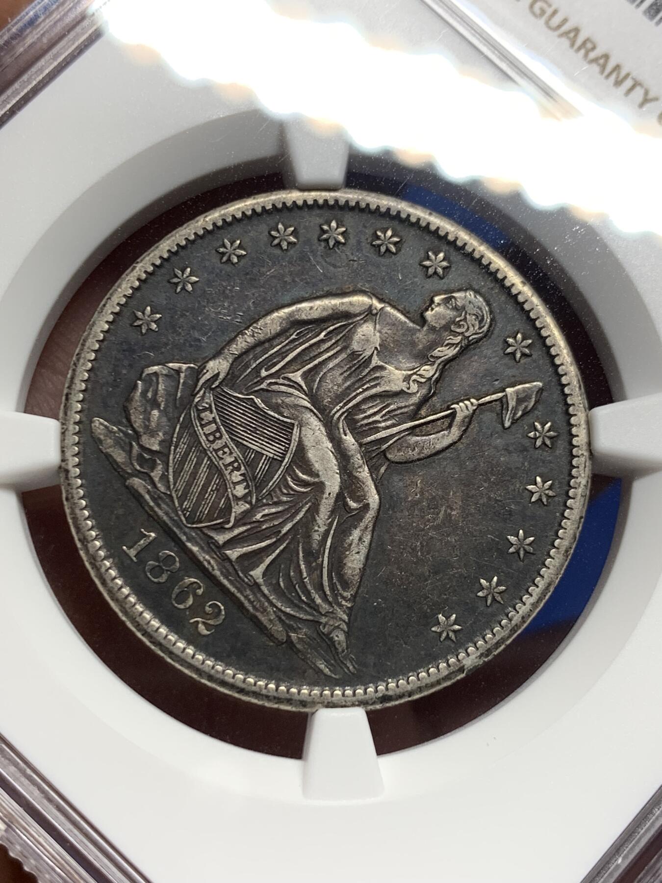 《竞宝斋》第409场 周日，周一，2场连拍 （全场包邮） NGC XF40 美国1862年坐人半美元银币 黑漆古老包浆，状态极佳