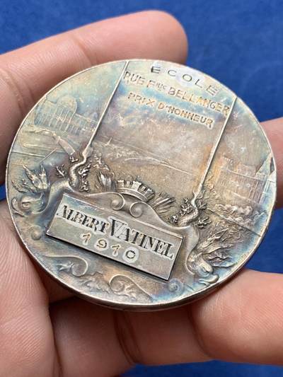 《竞宝斋》第409场 周日，周一，2场连拍 （全场包邮） 1910年法国勒阿弗尔海军协会镀银铜章 54.8克 49.8mm 三角铜标