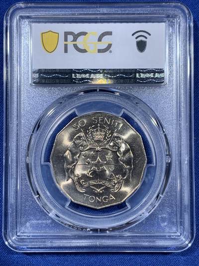 《竞宝斋》第409场 周日，周一，2场连拍 （全场包邮） PCGS MS65 汤加1974年多边形50分 发行量仅5万的流通币 拆卷评级冠军分 车轮光状态漂亮 收藏级