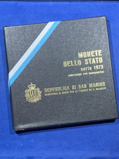 《竞宝斋》第409场 周日，周一，2场连拍 （全场包邮） 原盒证书 圣马力诺1973年8枚封装套币 早期年份 其中500里拉是银币