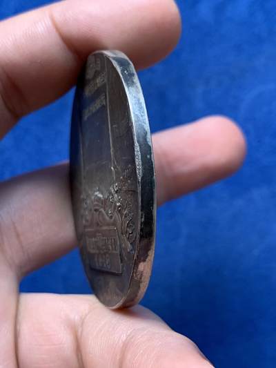 《竞宝斋》第409场 周日，周一，2场连拍 （全场包邮） 1910年法国勒阿弗尔海军协会镀银铜章 54.8克 49.8mm 三角铜标