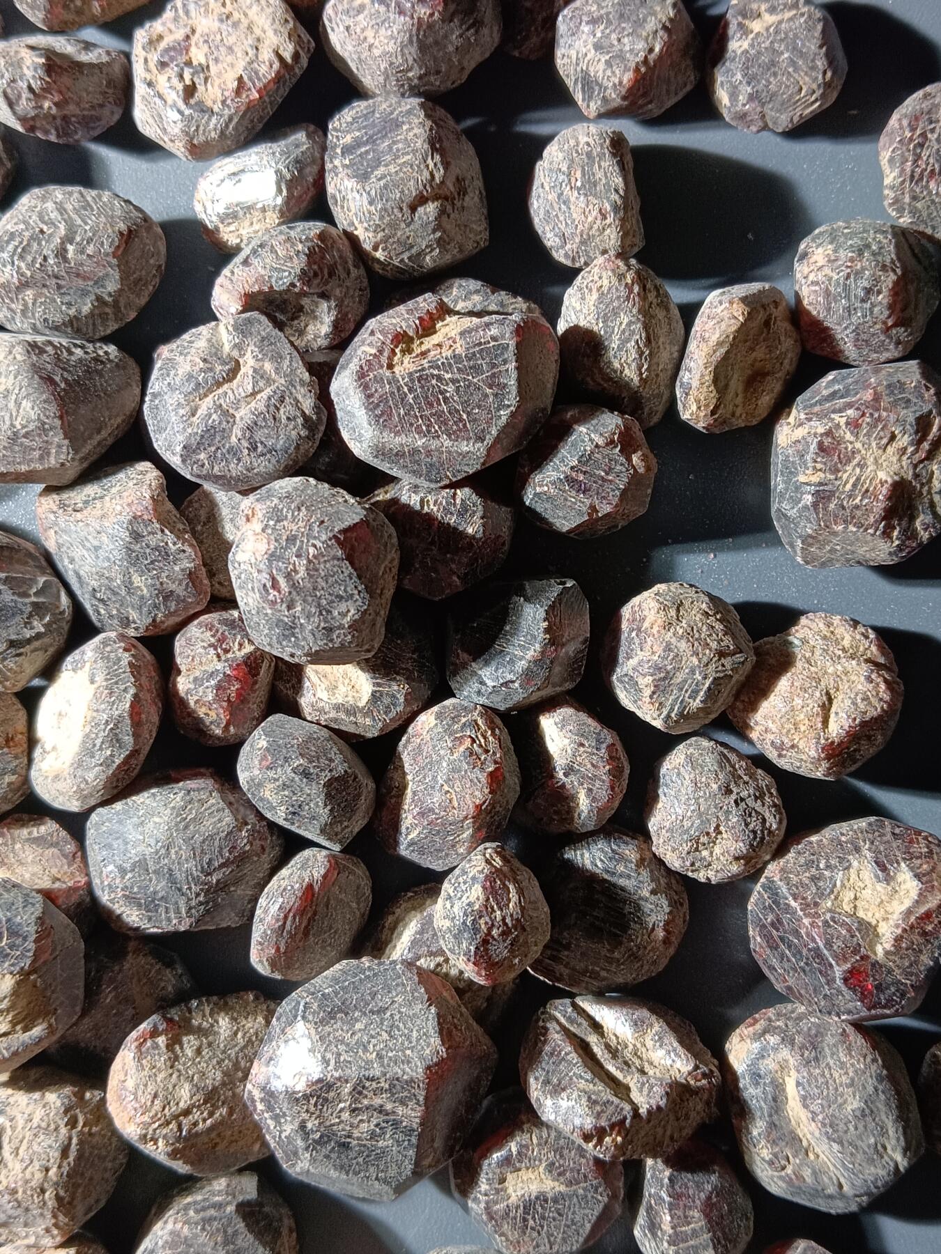 67期回流戒指饰品杂件纪念章丝路钱币专场 石榴石原石(一斤)