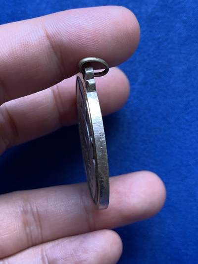 《竞宝斋》第409场 周日，周一，2场连拍 （全场包邮） 1943-1983游击队40周年纪念章 27克 40.6mm