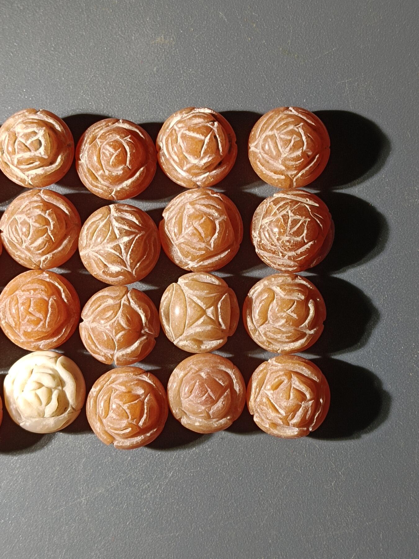 67期回流戒指饰品杂件纪念章丝路钱币专场 A2金丝玉扣子