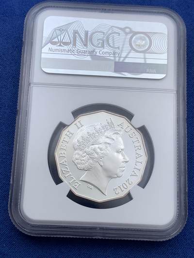 《竞宝斋》第409场 周日，周一，2场连拍 （全场包邮） NGC PF69UC 澳大利亚2012年发行芭蕾舞团成立50周年50分精制纪念银币（天鹅绒缎面配钢琴烤漆木盒，高雅精致的天鹅舞纪念银币，限量发行五千枚，克重18.24，925银，币径31.5MM）