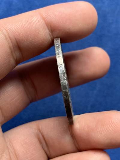 《竞宝斋》第409场 周日，周一，2场连拍 （全场包邮） 西班牙1870年坐人-拿花女神5比塞塔双柱银币 细节见图