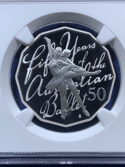《竞宝斋》第409场 周日，周一，2场连拍 （全场包邮） NGC PF69UC 澳大利亚2012年发行芭蕾舞团成立50周年50分精制纪念银币（天鹅绒缎面配钢琴烤漆木盒，高雅精致的天鹅舞纪念银币，限量发行五千枚，克重18.24，925银，币径31.5MM）