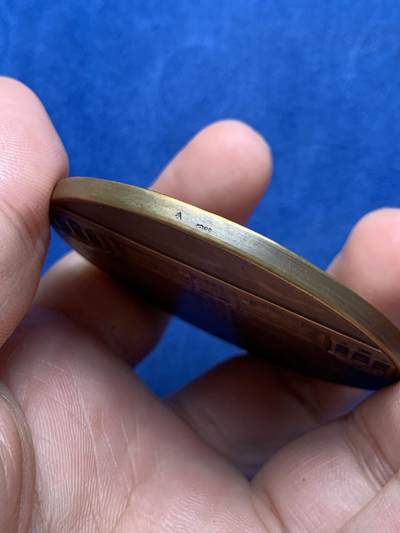 《竞宝斋》第409场 周日，周一，2场连拍 （全场包邮） 名家名作 法国第戎市航空医疗卫生纪念铜章 带盒 三角边铭 87.5克 58.8mm