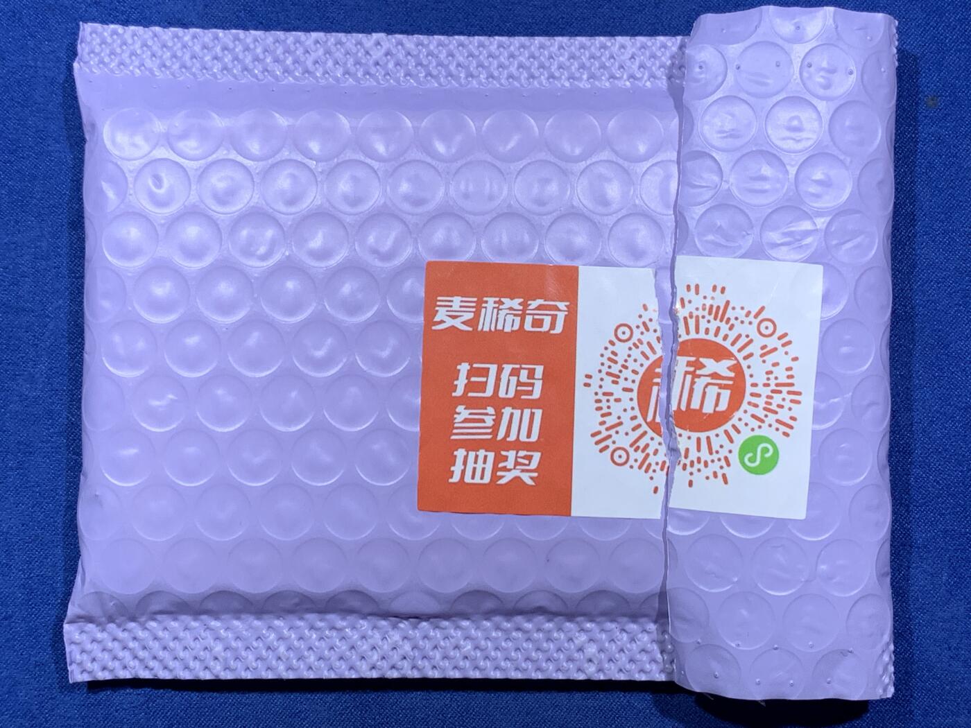 《竞宝斋》第409场 周日，周一，2场连拍 （全场包邮） 2025年麦稀奇嘉年华币展纪念银卡 小花瓣联名 限量300张 编号208 号码不错