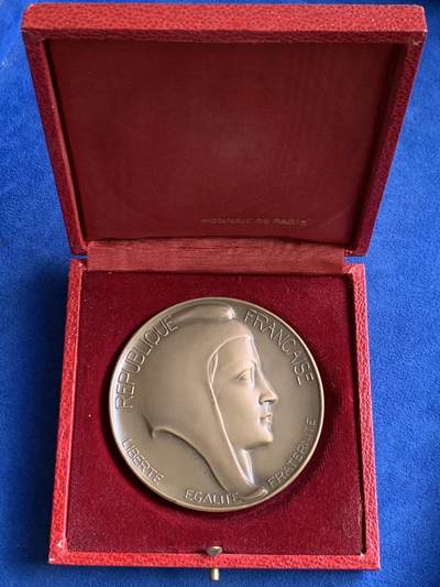 《竞宝斋》第409场 周日，周一，2场连拍 （全场包邮） 1969年法国自由女神大铜章 138.3克 68mm 丰饶角铜标 带盒