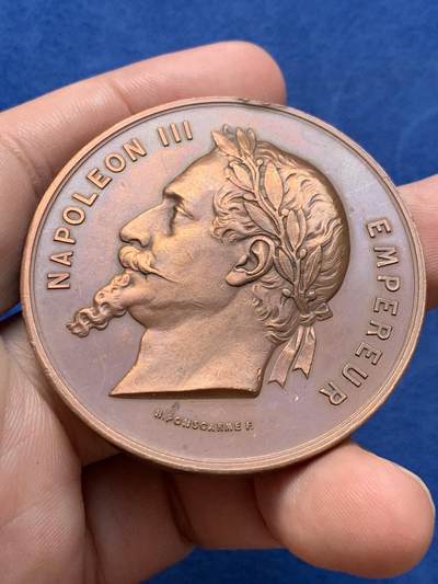 《竞宝斋》第409场 周日，周一，2场连拍 （全场包邮） 1867年法国巴黎世博会纪念铜章 62.9克 50.5mm 蜜蜂边铭铜标