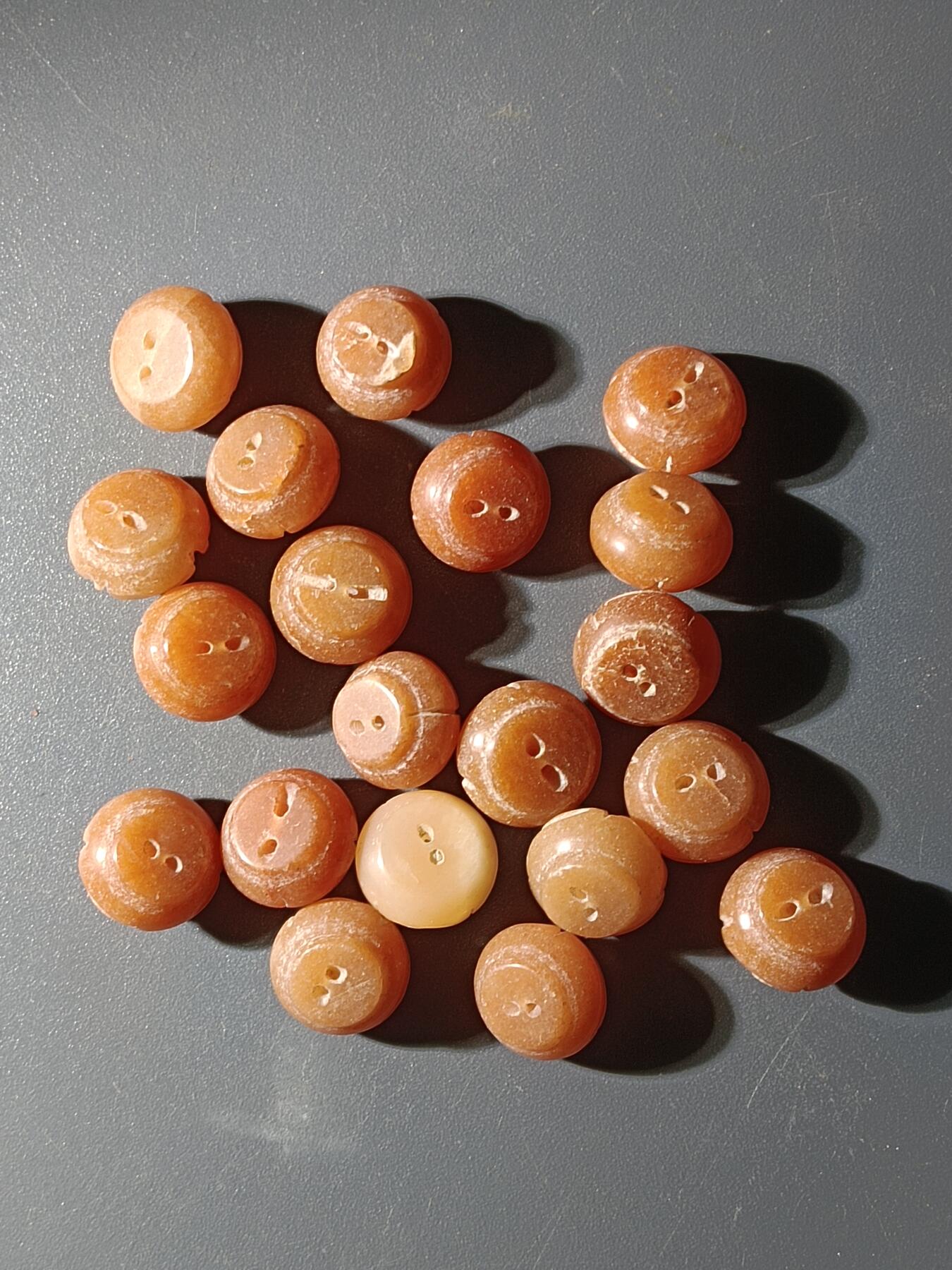 67期回流戒指饰品杂件纪念章丝路钱币专场 A2金丝玉扣子