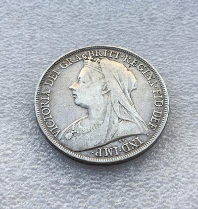 世界钱币专场拍卖 - 英国1895年维多利亚女王披纱马剑一克朗银币 28克92.5%银