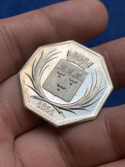 《竞宝斋》第409场 周日，周一，2场连拍 （全场包邮） 法国奥尔良艺术协会八角银代币 13克 30.3mm