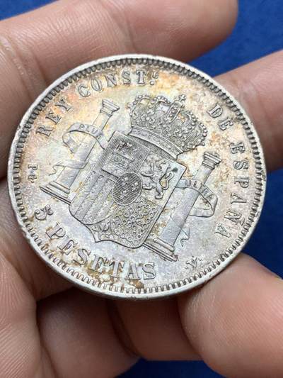 《竞宝斋》第409场 周日，周一，2场连拍 （全场包邮） 西班牙1894年阿方索十三世爆炸头5比塞塔银币，900银，25g，直径37毫米。带淡彩包浆，阿方索三个板式中最少的一种。