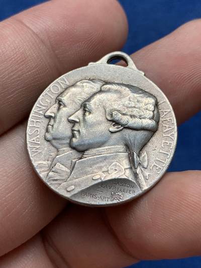 《竞宝斋》第409场 周日，周一，2场连拍 （全场包邮） 美法双头像纪念章 7.9克 27.9mm