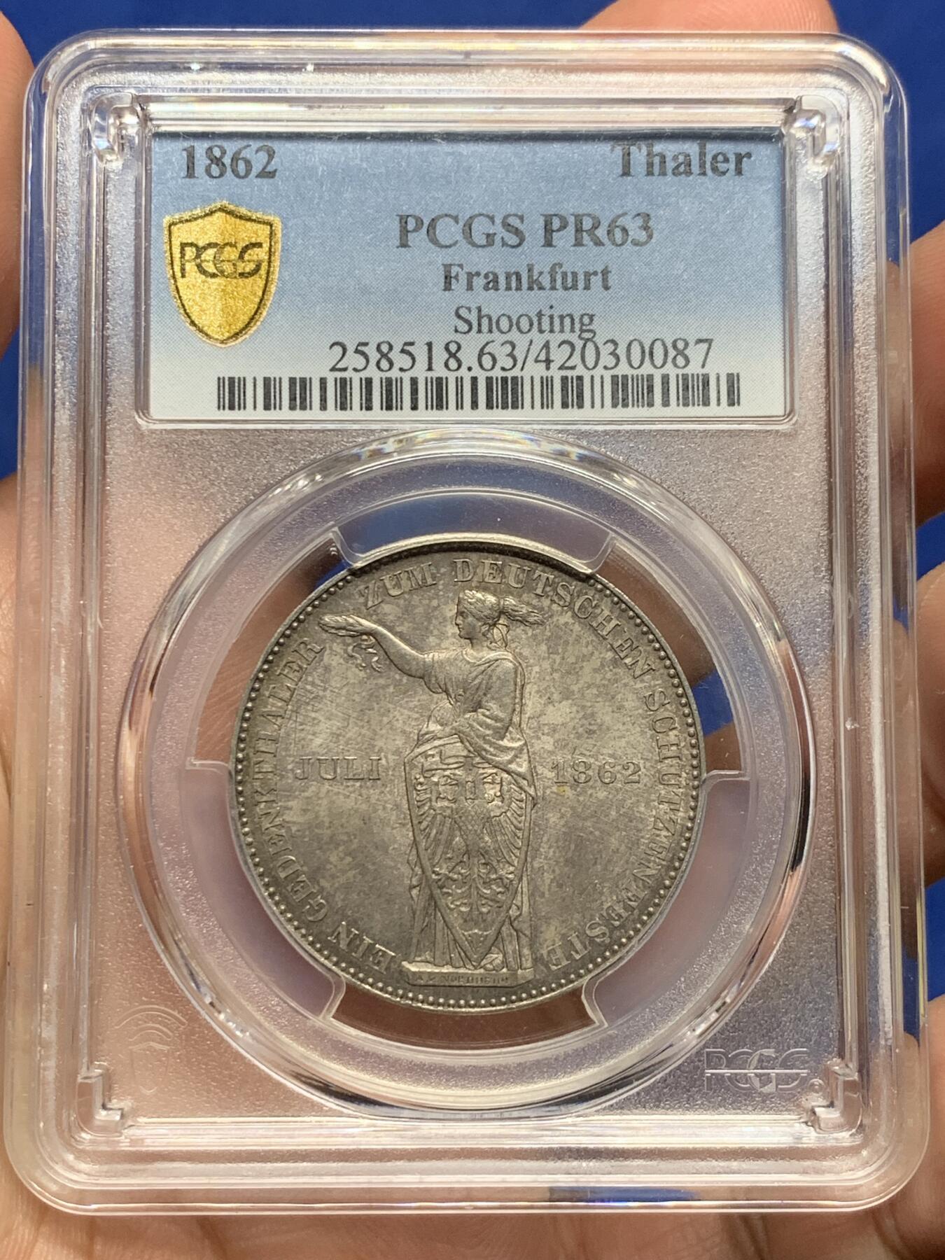 《竞宝斋》第409场 周日，周一，2场连拍 （全场包邮） PCGS PR63 1862年德意志法兰克福精制射击节泰勒，迄今为止精制射击节泰勒在N、P数据库中记录不超过10枚。醇厚的巧克力色包浆与紫罗兰淡彩相得益彰