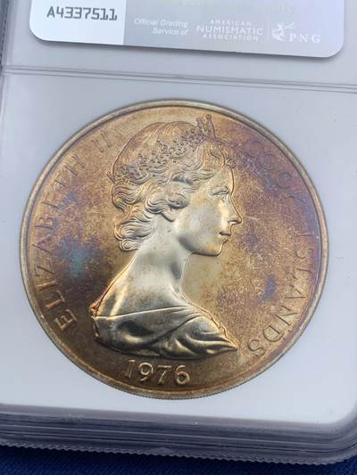 《竞宝斋》第409场 周日，周一，2场连拍 （全场包邮） NGC SP63 库克群岛1976年5元曼加拉翠鸟克朗型纪念银币 五彩包浆难得