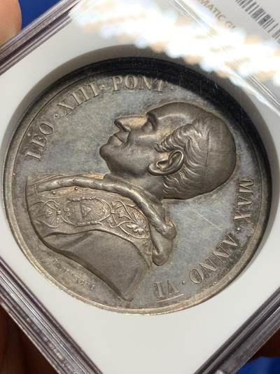 《竞宝斋》第409场 周日，周一，2场连拍 （全场包邮） NGC MS62 1883 梵蒂冈LEO十三世大主教朝圣大银章，加厚盒，人物雕刻生动，高浮雕，十分精美，少见品